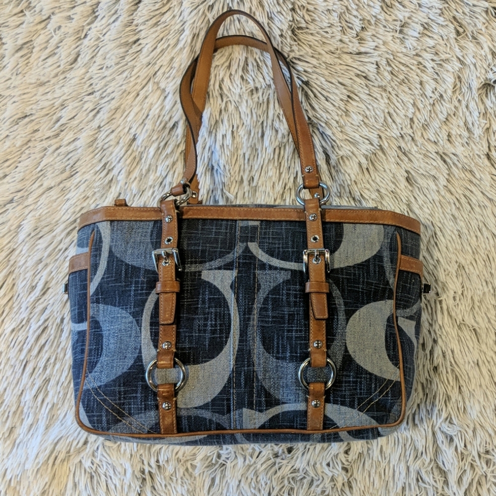 Coach Bag Signature East-West Gallery